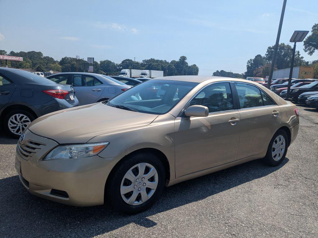2011 Toyota Camry LE's photo