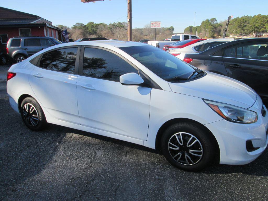 2017 Hyundai Accent SE's photo