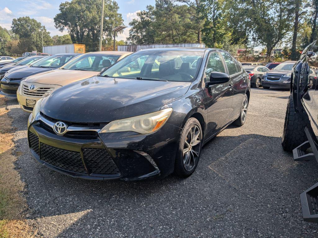 2017 Toyota Camry XSE's photo